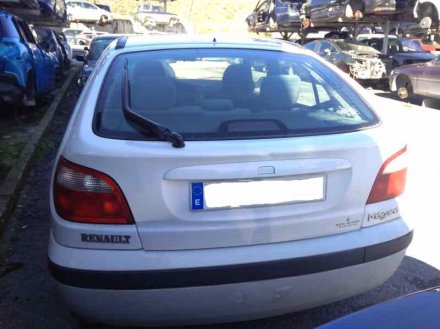 Vehiculo en el desguace: RENAULT MEGANE I FASE 2 BERLINA (BA0) 1.9 D Authentique