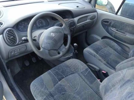 Vehiculo en el desguace: RENAULT SCENIC (JA..) 1.9 DCI Authentique