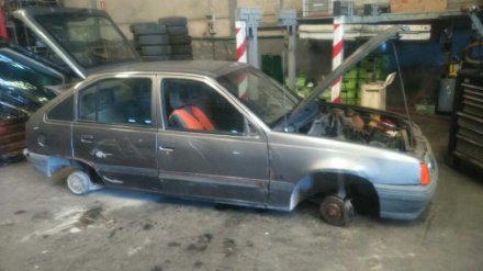 Vehiculo en el desguace: OPEL KADETT E GL Berlina