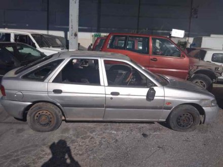 Vehiculo en el desguace: FORD ESCORT BERL./TURNIER CLX Berlina