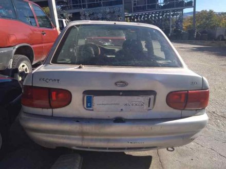 Vehiculo en el desguace: FORD ESCORT BERL./TURNIER CLX Berlina