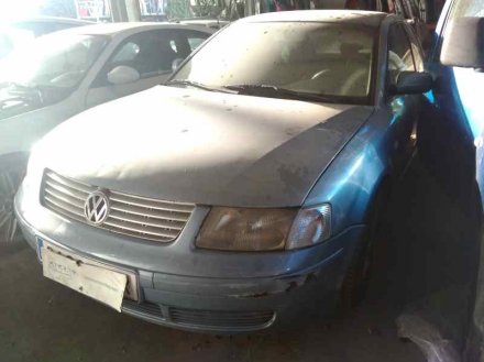 Vehiculo en el desguace: VOLKSWAGEN PASSAT BERLINA (3B2) Berlina