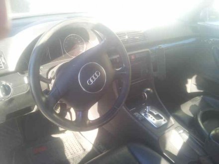 Vehiculo en el desguace: AUDI A4 BERLINA (8E) 2.5 TDI (120kW)