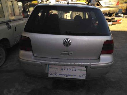 Vehiculo en el desguace: VOLKSWAGEN GOLF IV BERLINA (1J1) Básico