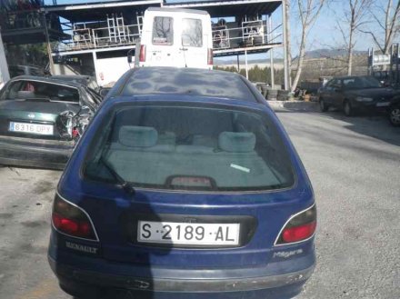 Vehiculo en el desguace: RENAULT MEGANE I CLASSIC (LA0) 1.6e Alize