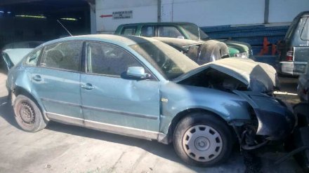 Vehiculo en el desguace: VOLKSWAGEN PASSAT BERLINA (3B2) Comfortline