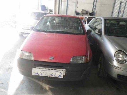 Vehiculo en el desguace: FIAT PUNTO BERLINA (176) 55 S