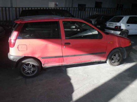 Vehiculo en el desguace: FIAT PUNTO BERLINA (176) 55 S