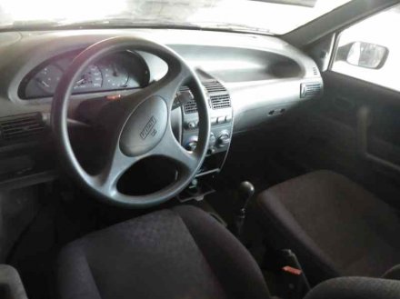 Vehiculo en el desguace: FIAT PUNTO BERLINA (176) 55 S