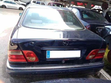 Vehiculo en el desguace: MERCEDES CLASE E (W210) BERLINA DIESEL E 250 Diesel (210.010)