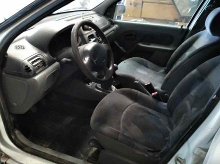 Vehiculo en el desguace: RENAULT CLIO II FASE I (B/CBO) 1.9 D