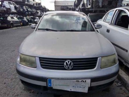 Vehiculo en el desguace: VOLKSWAGEN PASSAT BERLINA (3B2) Básico