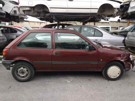 Vehiculo en el desguace: FORD FIESTA BERLINA Básico