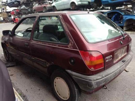 Vehiculo en el desguace: FORD FIESTA BERLINA Básico