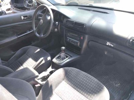 Vehiculo en el desguace: VOLKSWAGEN PASSAT BERLINA (3B3) Advance
