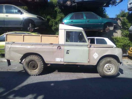 Vehiculo en el desguace: LAND ROVER SANTANA 109