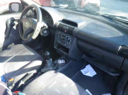 Vehiculo en el desguace: OPEL CORSA B Top (E)