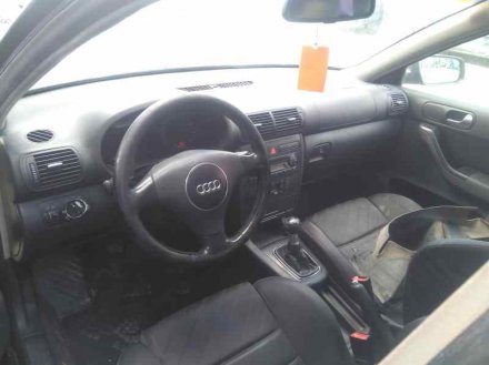 Vehiculo en el desguace: AUDI A3 (8L) 1.9 TDI Ambiente