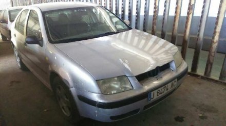 Vehiculo en el desguace: VOLKSWAGEN BORA VARIANT (1J6) Básico