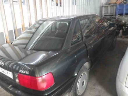Vehiculo en el desguace: AUDI 80 AVANT Básico Berlina