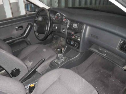 Vehiculo en el desguace: AUDI 80 AVANT Básico Berlina