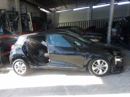 Vehiculo en el desguace: RENAULT CLIO IV Limited