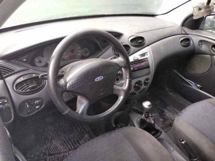 Vehiculo en el desguace: FORD FOCUS BERLINA (CAK) Ambiente