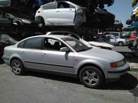 Vehiculo en el desguace: VOLKSWAGEN PASSAT BERLINA (3B2) Berlina