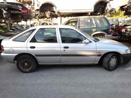 Vehiculo en el desguace: FORD ESCORT BERL./TURNIER Básico Berlina