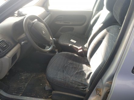 Vehiculo en el desguace: RENAULT CLIO II FASE II (B/CB0) 1.2 16V