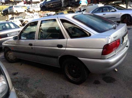 Vehiculo en el desguace: FORD ESCORT BERL./TURNIER Básico Berlina