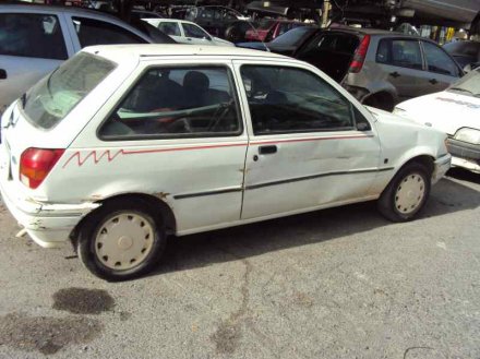 Vehiculo en el desguace: FORD FIESTA BERLINA Ghia