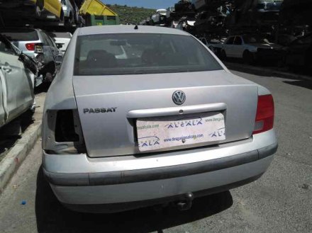 Vehiculo en el desguace: VOLKSWAGEN PASSAT BERLINA (3B2) Berlina