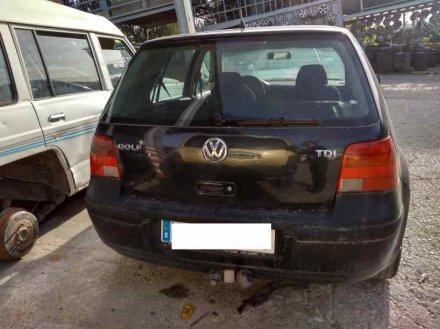 Vehiculo en el desguace: VOLKSWAGEN GOLF IV BERLINA (1J1) Básico