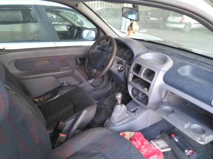 Vehiculo en el desguace: RENAULT CLIO II FASE I (B/CBO) 1.9 D