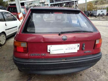 Vehiculo en el desguace: OPEL ASTRA F BERLINA GL