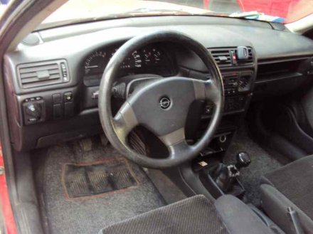 Vehiculo en el desguace: OPEL VECTRA A CDX