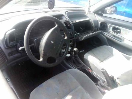 Vehiculo en el desguace: RENAULT LAGUNA (B56) 2.2 D RXE