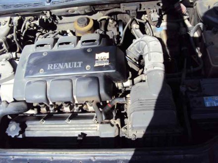 Vehiculo en el desguace: RENAULT LAGUNA (B56) RTI V6