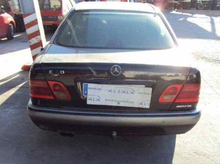 Vehiculo en el desguace: MERCEDES-BENZ CLASE E (W210) BERLINA DIESEL 300 Diesel (210.020)