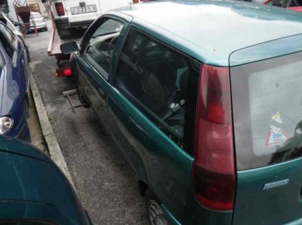 Vehiculo en el desguace: FIAT PUNTO BERLINA (176) TD 60 Cult