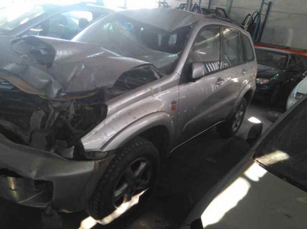 Vehiculo en el desguace: TOYOTA RAV 4 (A2) 2.0 D-4D Executive 4X4 (2003->)