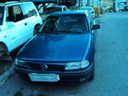 Vehiculo en el desguace: OPEL ASTRA F BERLINA GL