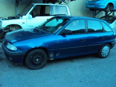 Vehiculo en el desguace: OPEL ASTRA F BERLINA GL