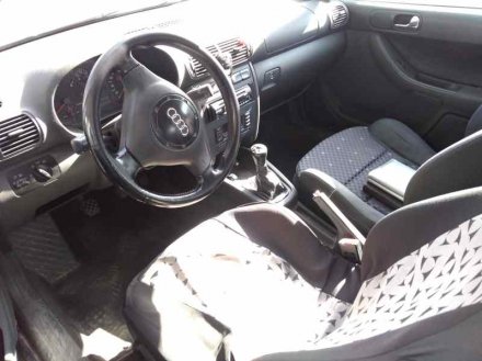 Vehiculo en el desguace: AUDI A3 (8L) 1.9 TDI Ambiente