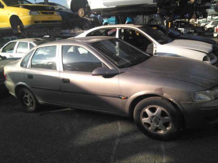 Vehiculo en el desguace: OPEL VECTRA B BERLINA Básico (1999->)