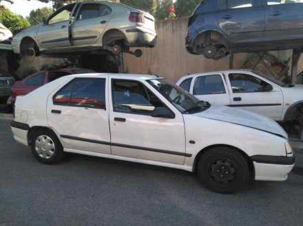 Vehiculo en el desguace: RENAULT 19 (B/C/L53) *