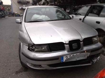 Vehiculo en el desguace: SEAT LEON (1M1) Stella