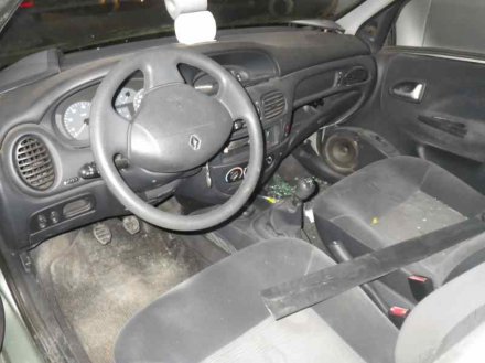 Vehiculo en el desguace: RENAULT MEGANE I FASE 2 BERLINA (BA0) 1.4 16V Privilege