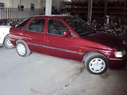 Vehiculo en el desguace: FORD ESCORT BERLINA CL